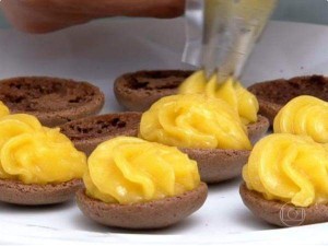 macarons-de-chocolate-recheado-com-sorbet-de-manga-receita-super-chef-25-de-agosto-segunda-feira