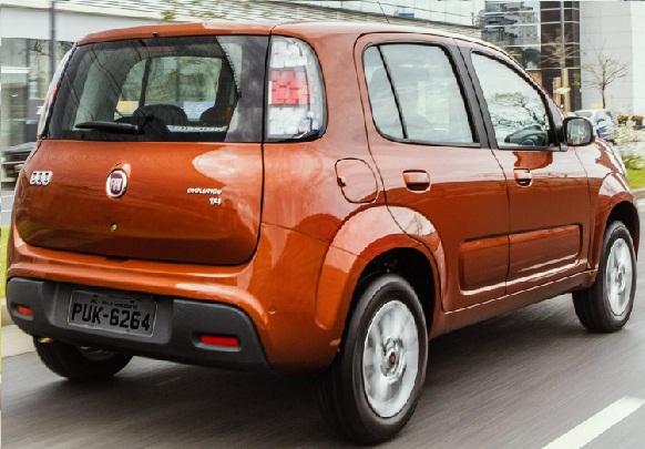 fiat-uno-2015-fotos-novo-uno-reestilizado-traseira-carro-