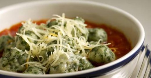Nhoque de Ricota e Espinafre ao Sugo Receita Light de Massa