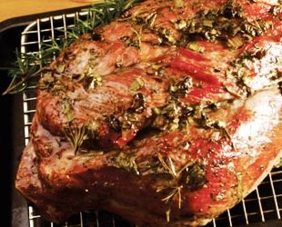 Receita de Paleta ou pernil de Cordeiro Assado com Ervas
