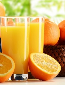 sucos-laxantes-frutas-legumes-melhoram-intestino-