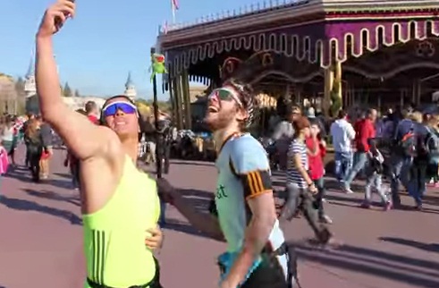 Vídeo de Americanos Ironizando Turistas Brasileiros na Disney