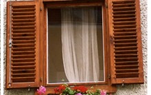 Como Limpar Portas, Venezianas e Janelas de Madeira
