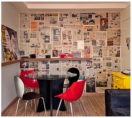 Parede revestida com Jornal – Como Aplicar e Fotos