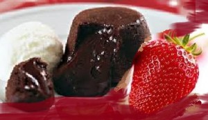 petit-gateau-sem-lactose-e-recheio-de-morangos