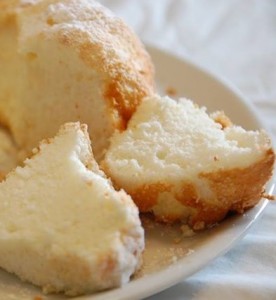 receita-bolo-dos-anjos-cake-angel-com-recheio-e-cobertura-1