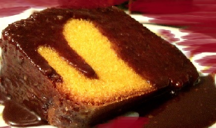 Bolo de Cenoura com Calda de Castanhas, Mel Sem Lactose