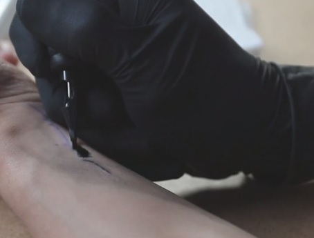 Tatuagem Feita em Casa com Personal Tatoo Machine