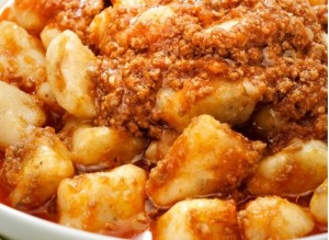 nhoque-de-batata-com-molho-à-bolonhesa--