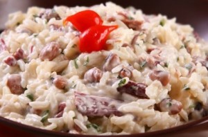 receita-de-arroz-cremoso-com-salmão-e-azeitonas-