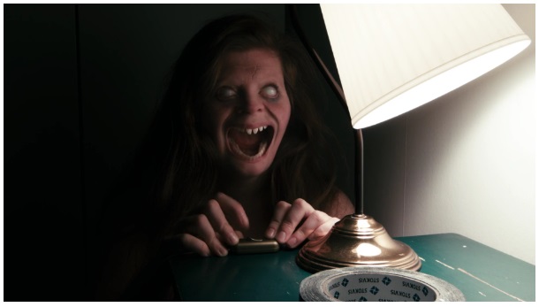 foto-de-terror-do-filme-quando-as-luzes-se-apagam-sinopse