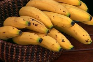 como-fazer-chá-para-dormir-com-casca-de-banana