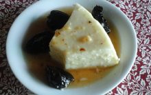 Manjar Branco de Coco e Calda de Ameixas – Receita de Sobremesa