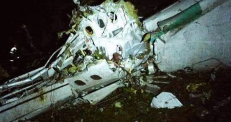 Avião com Jogadores da Chapecoense Cai na Colômbia – Notícias de Mortos e Sobreviventes