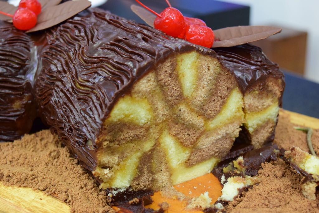 Bolo Tronco do Mais Você 31/03/17 – Bolo de Chocolate com Baba de Moça da Chef na Ana Maria Braga