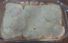 Bacalhau com Batatas Fatiadas e Molho Branco com Queijo – Receita Rápida e Fácil