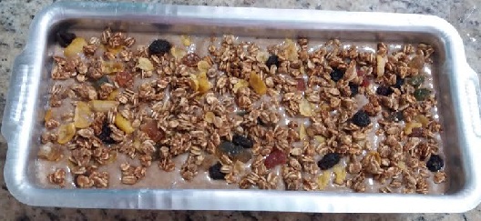 como-fazer-bolo-de-banana-com-cobertura-de-granola- bolo-de-banana-com-cobertura-de-granola-forma-de-bolo-inglês