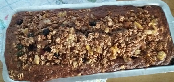 como-fazer-bolo-de-banana-com-cobertura-de-granola- bolo-de-banana-com-cobertura-de-granola-aveia-na-massa