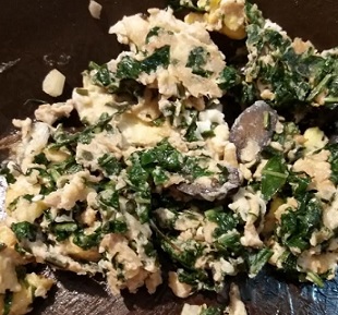 omelete-com-dente-de-leão-e-azeitonas-