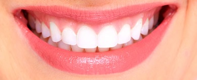 Gengivas Retraídas – Causas e Cuidados para Evitar Afastamento e Raiz do Dente Exposta