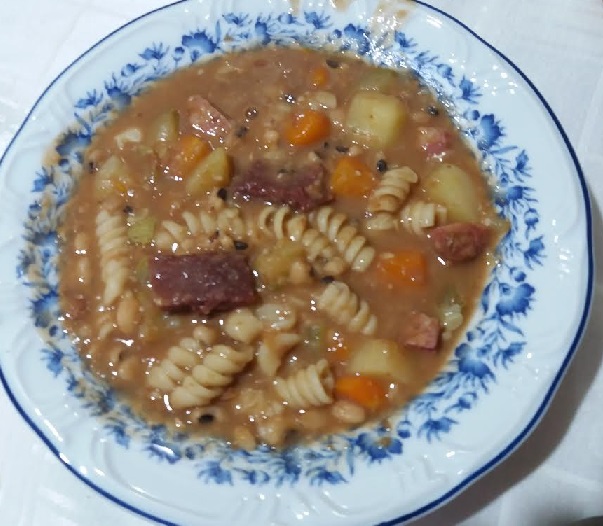 sopa-de-feijão-com-carne-seca-receita-com-sobras-feijão como-fazer-sopa-de-feijão-com-carne-seca-pap
