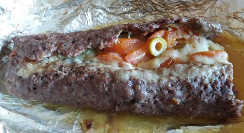 Rocambole de Carne Moída com Linguiça e Queijo – Receita Rápida Passo a Passo