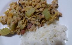 Virado de Feijão Fradinho com Chuchu e Lingüiça – Receita Caseira Fácil e Nutritiva