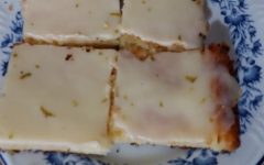 Bolo de Limão Azedinho – Receita de Bolo de Liquidificador Macio com Cobertura de Limão