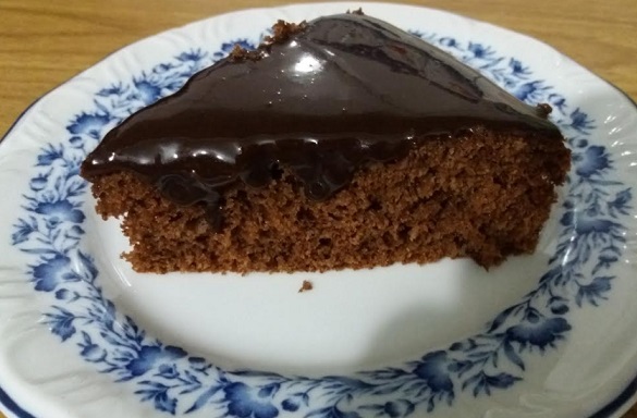 Bolo de Chocolate Batido à Mão com Cobertura e Calda Como Fazer Bolo Simples