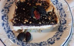 Torta de Amoras com Iogurte e Massa de Bolacha – Receita Fácil e Deliciosa