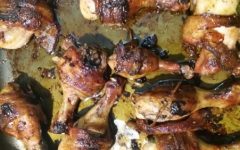 Coxa de Frango Recheada com Farofa e Assada com Bacon – Receita Fácil