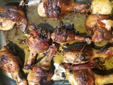 Coxa de Frango Recheada com Farofa e Assada com Bacon – Receita Fácil