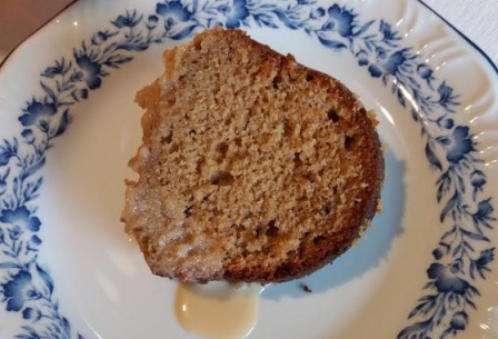 Bolo de Mel com Especiarias e Calda de Baba de Moça – Receita Bolo Batido na Mão