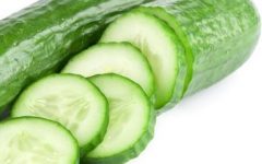 Máscara de Pepino Clareia Pele do Rosto, Suaviza Sardas, Manchas e Rugas Como Fazer