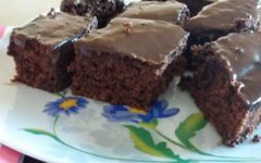 Bolo Nega Maluca com Calda e Cobertura – Bolo de Chocolate Molhadinho