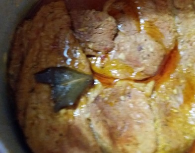 pernil-cozido-para-fazer-lanche-de-pernil-desfiado