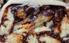 Sobremesa de Bolacha com Chocolate – Palha Italiana na Travessa com Cobertura de Chocolate