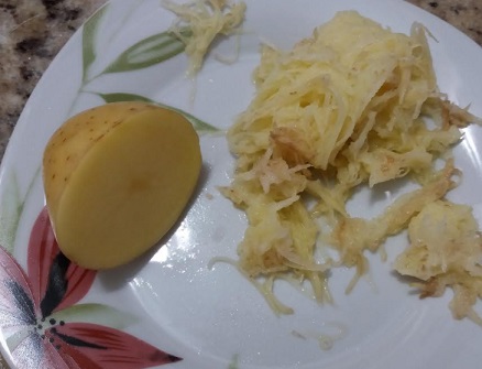 suco-de-batata-crua-tratar-dor-estomacal suco-de-batata-crua-ralada