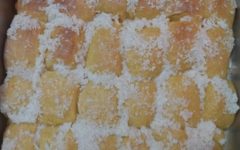 Bisnaguinha de Abóbora com Massa Amarela e Calda de Coco – Pão de Abóbora com Cobertura de Coco