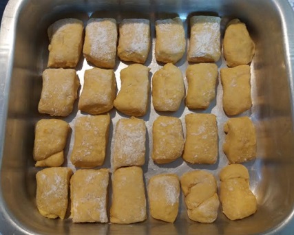 bisnaguinha-com-massa-amarela como-fazer-bisnaguinha-com-abóbora-na-massa-