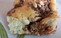 Cuca de Amendoim com Doce de Leite – Receita de Cuca Macia e Fácil de Fazer