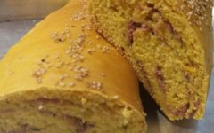 Pão de Abóbora com Linguiça Calabresa – Receita de Pão Amarelo Salgado com Frios