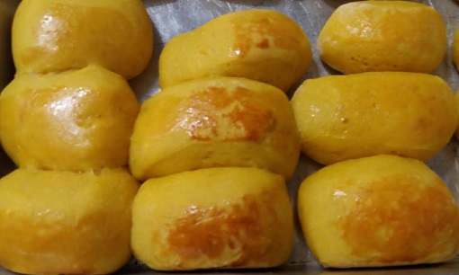 pão-salgado-de-abóbora-bisnaguinhas-douradas