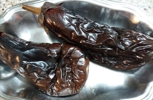 Berinjela na Brasa Temperada ou Grelhada – Receita de Babaganush Fácil de Fazer