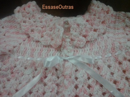 casaquinho-de-crochê-rosa-e-branco-