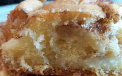 Bolo de Maçã com Creme na Massa – Receita Fácil de Fazer e Deliciosa de Bolo Assado com Creme