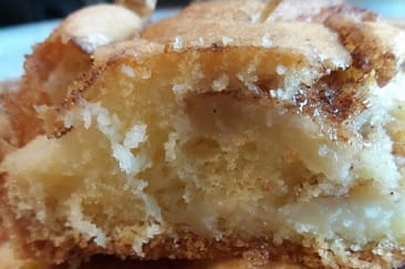 Bolo de Maçã com Creme na Massa – Receita Fácil de Fazer e Deliciosa de Bolo Assado com Creme