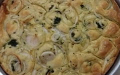 Torta de Liquidificador Recheado com Linguiça Assada de Churrasco, Queijo e Cebola – Receita de Reaproveitamento