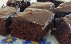 Bolo Grande de Chocolate Como Fazer Bolo Simples de Chocolate a Mão Passo a Passo