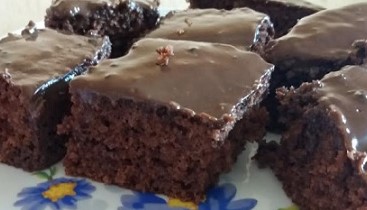 Bolo Grande de Chocolate Como Fazer Bolo Simples de Chocolate a Mão Passo a Passo